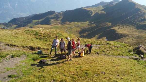 Enlarged view: mountain view with group